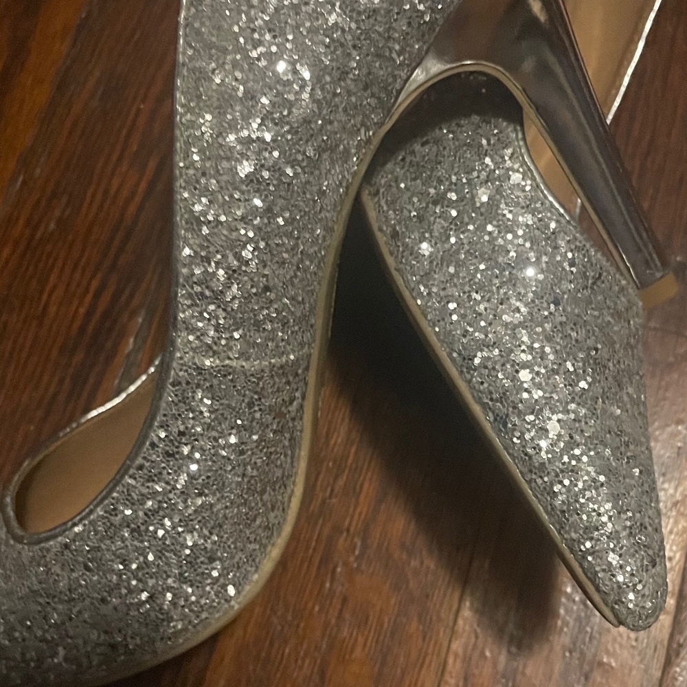 Sequins silver pumps